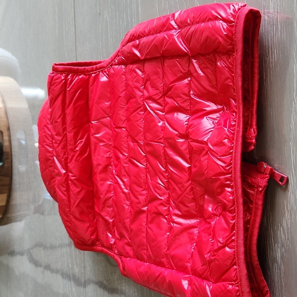 Red toddler puffer vest - Picture 7 of 7